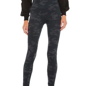 SPANX “Look At Me Now” Seamless Leggings – Camouflage Print – Size Large